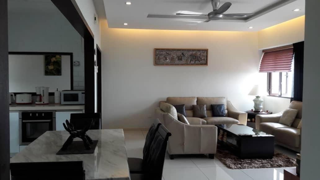Susie'S Resort Seaview Suites At Sri Sayang Batu Feringgi Exterior foto